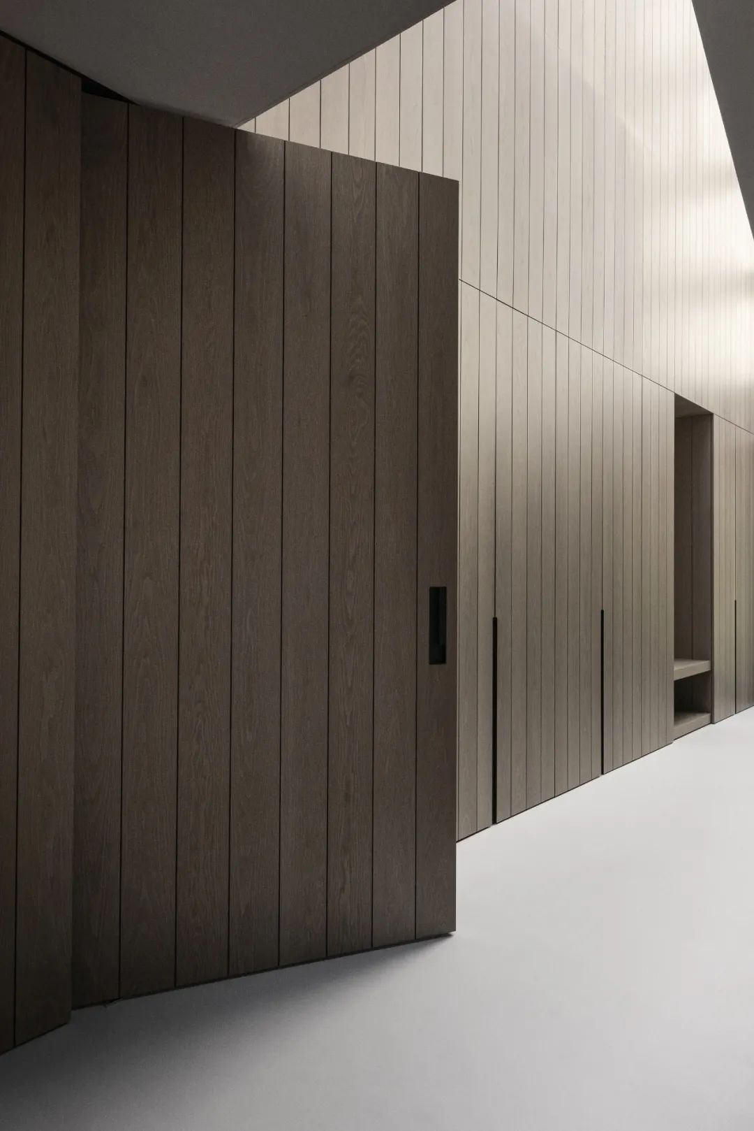 DELFONE奢木系列新品 | 烏金直紋木,與自然形態(tài)共生(圖9) DELFONE奢木系列新品 | 烏金直紋木,與自然形態(tài)共生(圖9)