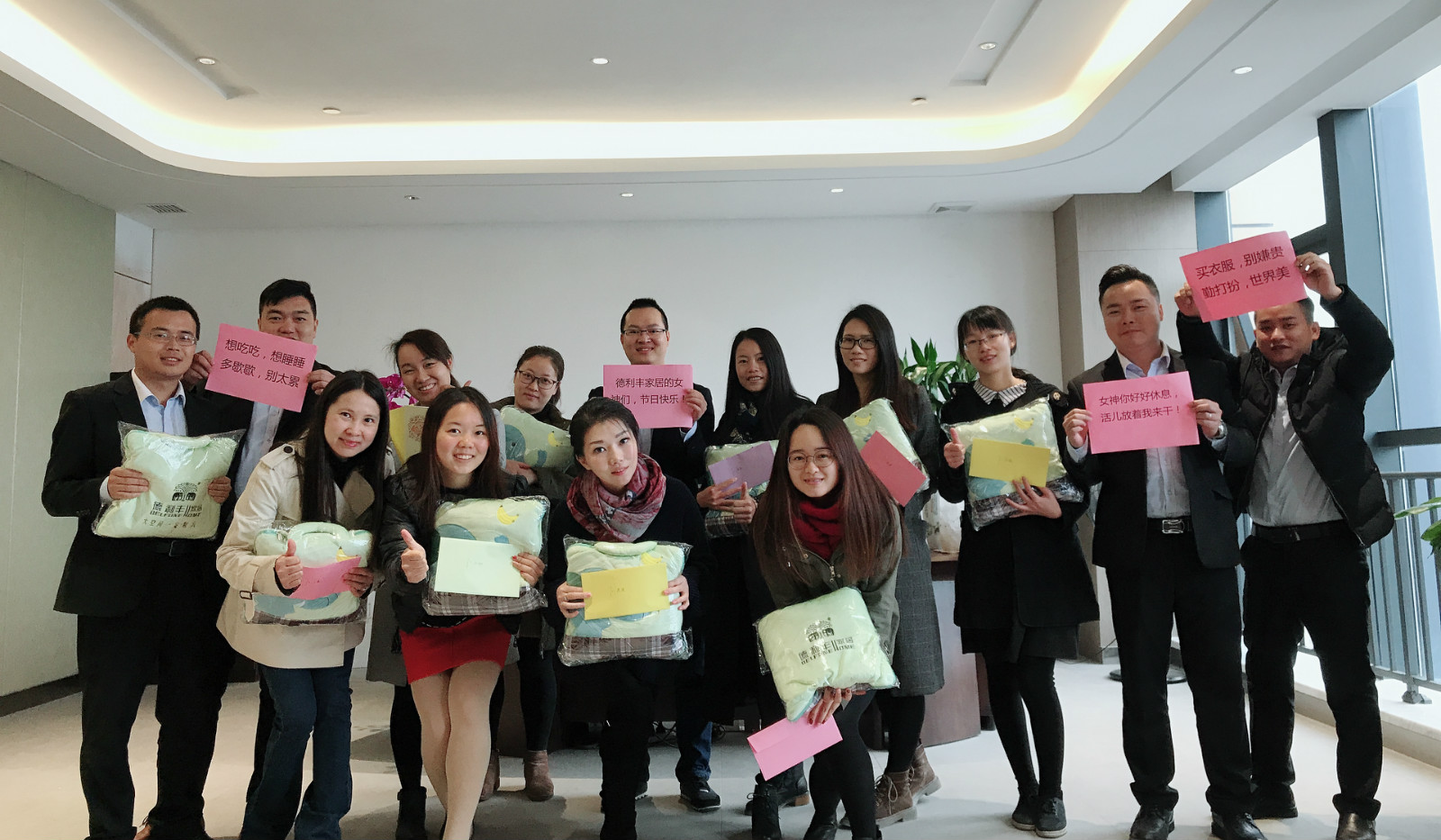 女神節|春風桃花十里，不如美麗的你