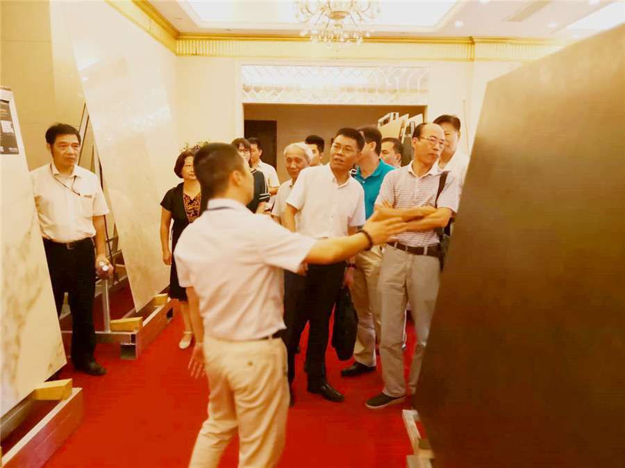 大無止境,金牌企業全國罕見超大巖板耀世呈現(圖2) 大無止境,金牌企業全國罕見超大巖板耀世呈現(圖2)