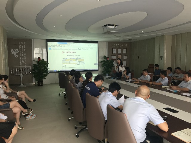 “精進不休,提高效率”德利豐家居終端櫥柜上(圖3) “精進不休,提高效率”德利豐家居終端櫥柜上(圖3)