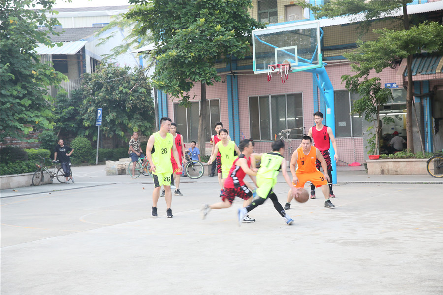 德利豐家居與金牌企業生產部籃球比賽展風采，(圖2)