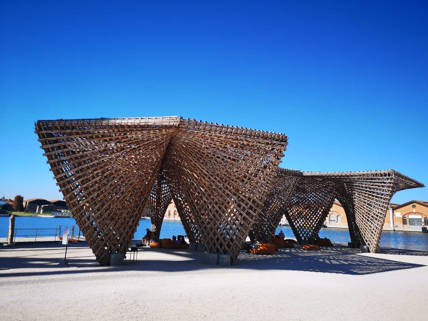 建筑的目的，最初不過就是為了改變?nèi)藗兊娜粘?圖10)