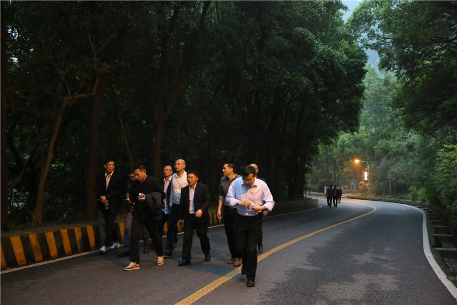 跑進新時代—德利豐家居爬西樵山活動圓滿舉行(圖3)