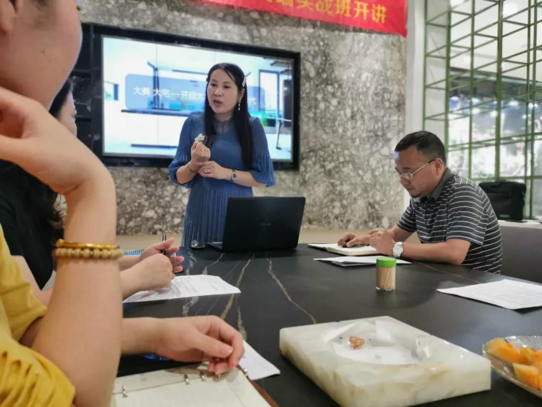 賦能終端——德利豐家居無錫站終端實(shí)戰(zhàn)班火熱(圖4) 賦能終端——德利豐家居無錫站終端實(shí)戰(zhàn)班火熱(圖4)