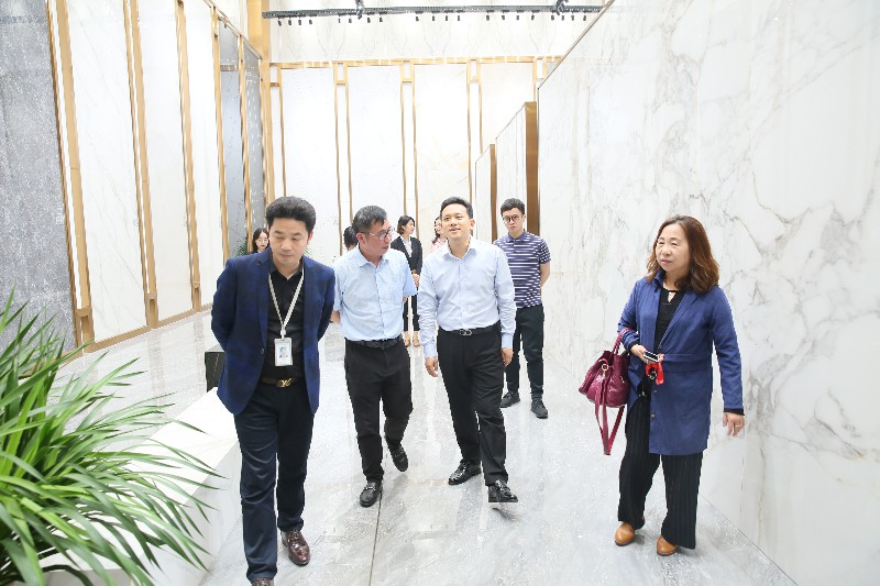 中建裝配設(shè)計(jì)院溫啟彬院長一行蒞臨金牌企業(yè),(圖3) 中建裝配設(shè)計(jì)院溫啟彬院長一行蒞臨金牌企業(yè),(圖3)