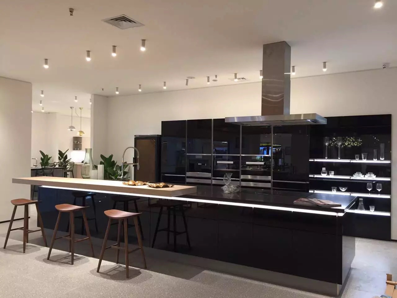 走在潮流前端,SCAVOLINI、KEYE門店都在用它!(圖1) 走在潮流前端,SCAVOLINI、KEYE門店都在用它!(圖1)