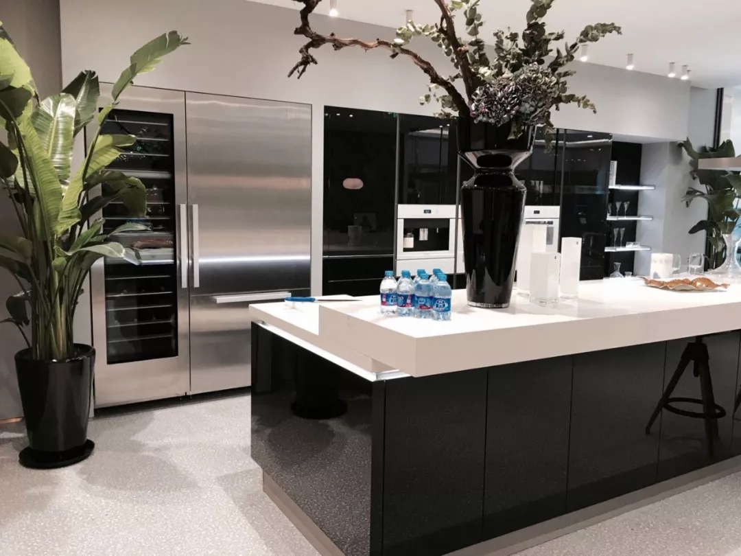 走在潮流前端,SCAVOLINI、KEYE門店都在用它!(圖2) 走在潮流前端,SCAVOLINI、KEYE門店都在用它!(圖2)