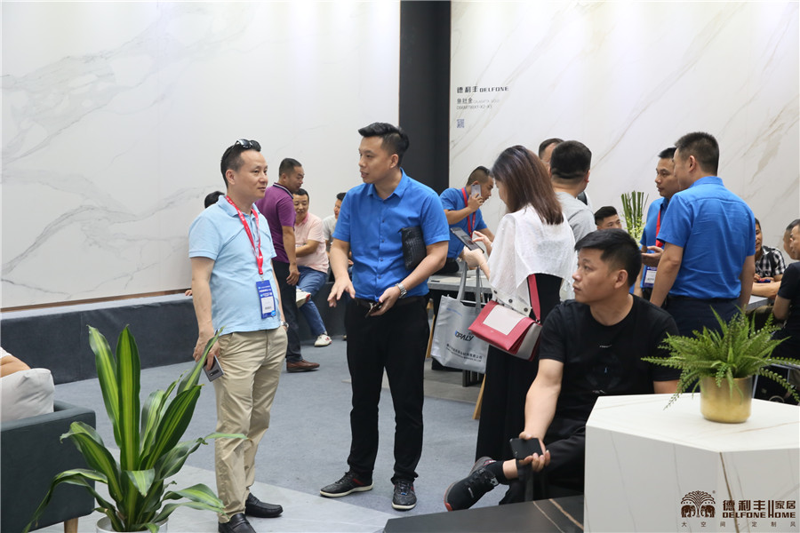 熱度持續(xù)飆升!行業(yè)協(xié)會(huì)領(lǐng)導(dǎo)對德利豐大巖板贊(圖7) 熱度持續(xù)飆升!行業(yè)協(xié)會(huì)領(lǐng)導(dǎo)對德利豐大巖板贊(圖7)