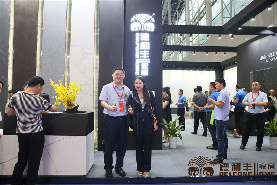 熱度持續(xù)飆升!行業(yè)協(xié)會(huì)領(lǐng)導(dǎo)對德利豐大巖板贊(圖8) 熱度持續(xù)飆升!行業(yè)協(xié)會(huì)領(lǐng)導(dǎo)對德利豐大巖板贊(圖8)