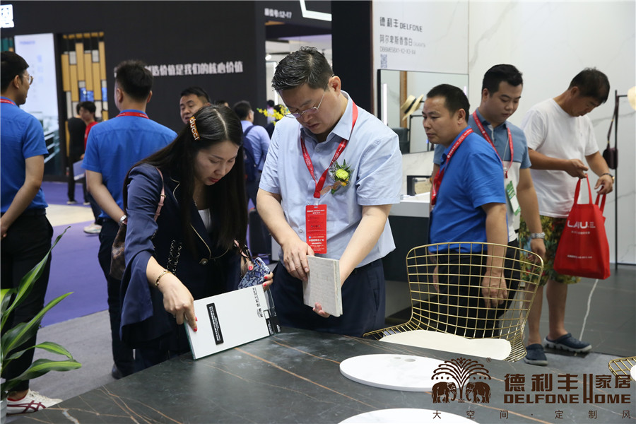 熱度持續(xù)飆升!行業(yè)協(xié)會(huì)領(lǐng)導(dǎo)對德利豐大巖板贊(圖9) 熱度持續(xù)飆升!行業(yè)協(xié)會(huì)領(lǐng)導(dǎo)對德利豐大巖板贊(圖9)