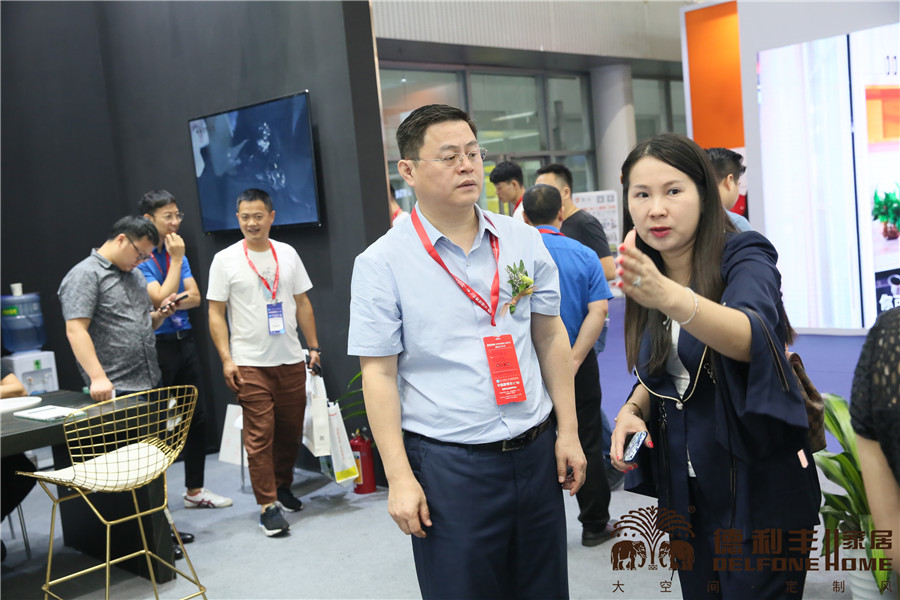 熱度持續(xù)飆升!行業(yè)協(xié)會(huì)領(lǐng)導(dǎo)對德利豐大巖板贊(圖11) 熱度持續(xù)飆升!行業(yè)協(xié)會(huì)領(lǐng)導(dǎo)對德利豐大巖板贊(圖11)