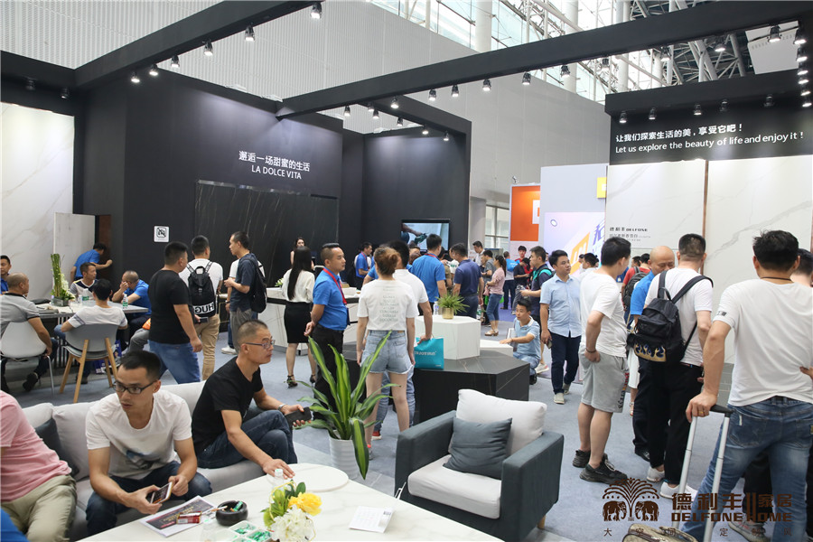 熱度持續(xù)飆升!行業(yè)協(xié)會(huì)領(lǐng)導(dǎo)對德利豐大巖板贊(圖2) 熱度持續(xù)飆升!行業(yè)協(xié)會(huì)領(lǐng)導(dǎo)對德利豐大巖板贊(圖2)