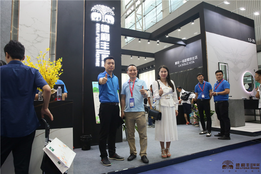 熱度持續(xù)飆升!行業(yè)協(xié)會(huì)領(lǐng)導(dǎo)對德利豐大巖板贊(圖4) 熱度持續(xù)飆升!行業(yè)協(xié)會(huì)領(lǐng)導(dǎo)對德利豐大巖板贊(圖4)