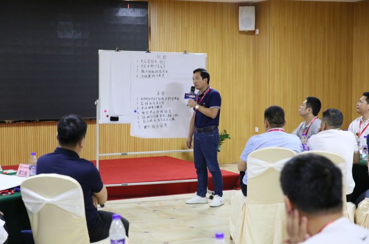 致勝未來(lái),2019必須打贏的仗 記2019年金牌商學(xué)院(圖8) 致勝未來(lái),2019必須打贏的仗 記2019年金牌商學(xué)院(圖8)