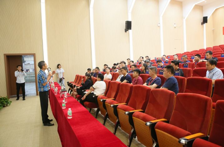 致勝未來(lái),2019必須打贏的仗 記2019年金牌商學(xué)院(圖18) 致勝未來(lái),2019必須打贏的仗 記2019年金牌商學(xué)院(圖18)