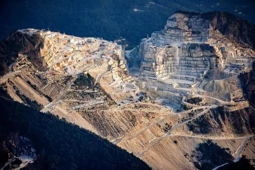 【匠心力作】?加爾達魚肚金——石材界的勞斯(圖3) 【匠心力作】?加爾達魚肚金——石材界的勞斯(圖3)