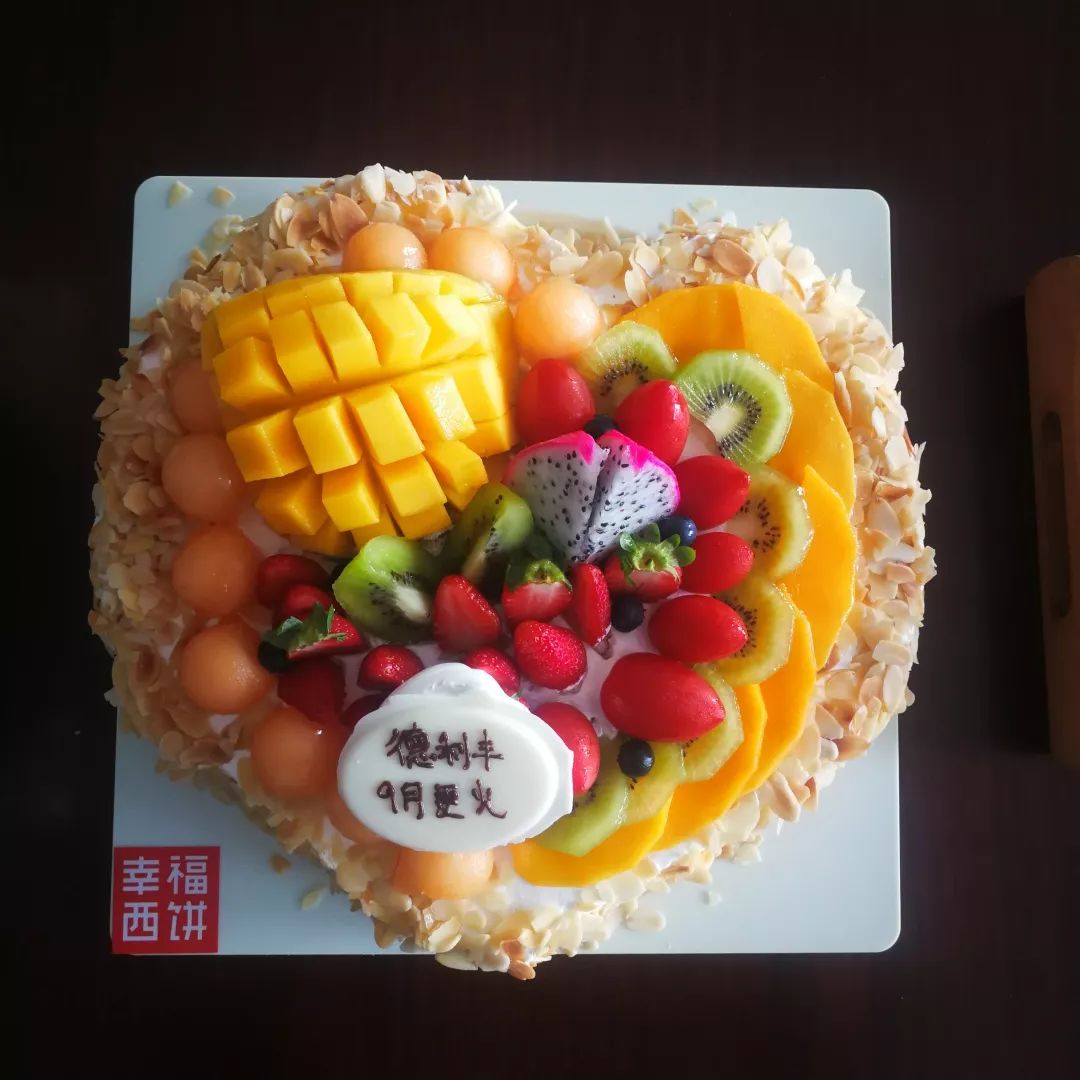 8月生日會—你是奮斗時光里,最美的贊歌(圖2) 8月生日會—你是奮斗時光里,最美的贊歌(圖2)