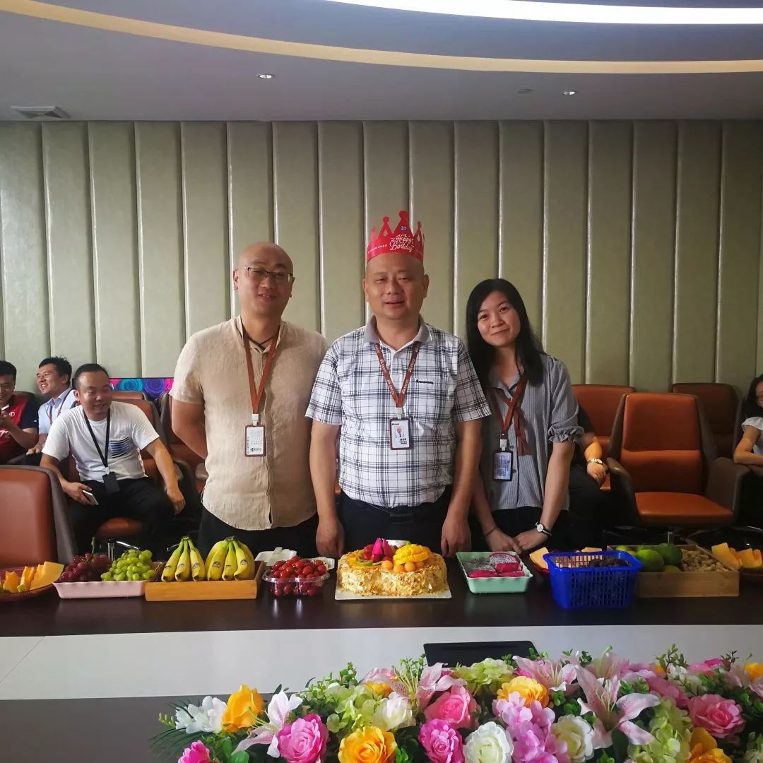 8月生日會—你是奮斗時光里,最美的贊歌(圖6) 8月生日會—你是奮斗時光里,最美的贊歌(圖6)