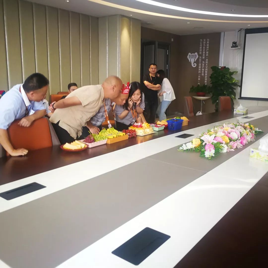 8月生日會—你是奮斗時光里,最美的贊歌(圖7) 8月生日會—你是奮斗時光里,最美的贊歌(圖7)