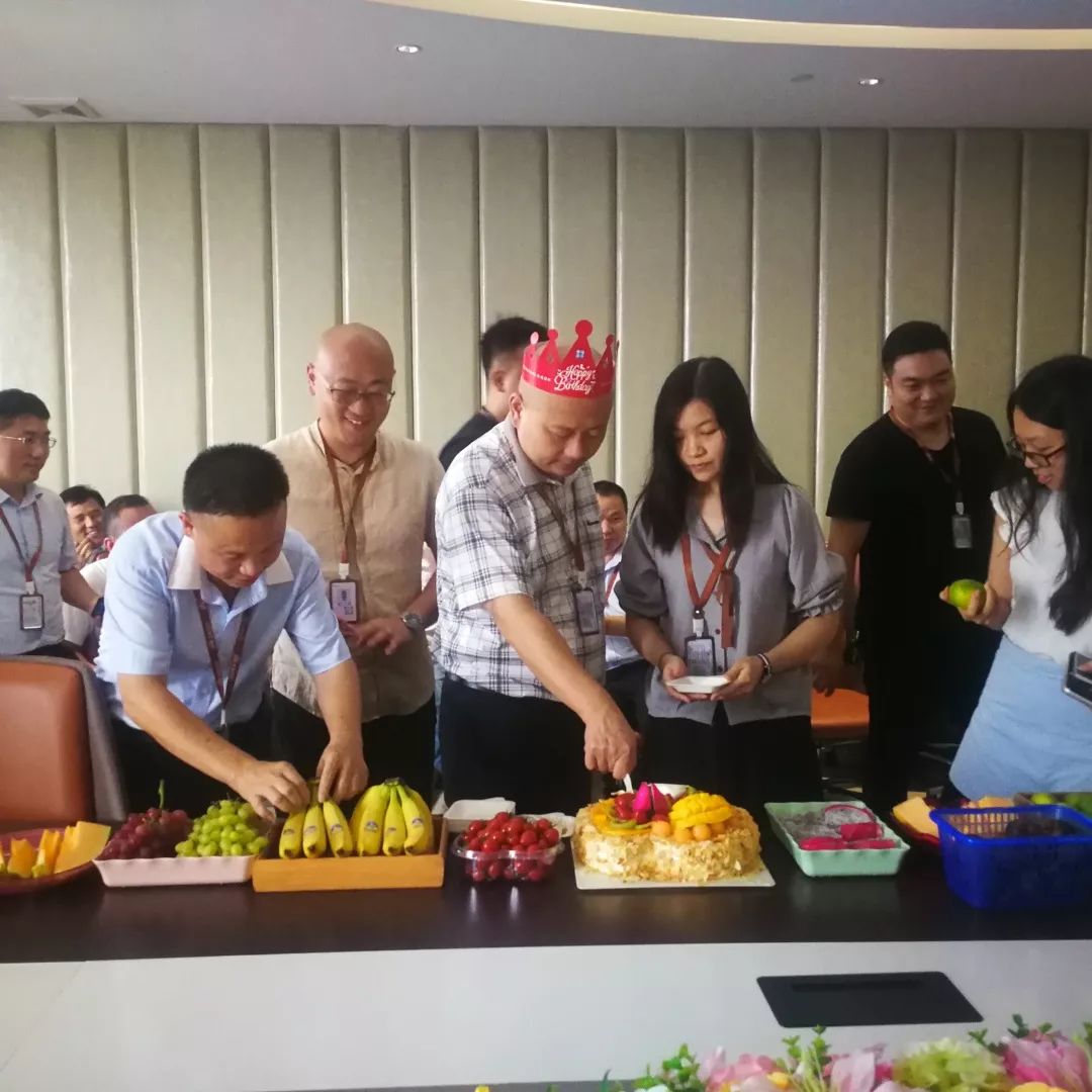 8月生日會—你是奮斗時光里,最美的贊歌(圖8) 8月生日會—你是奮斗時光里,最美的贊歌(圖8)