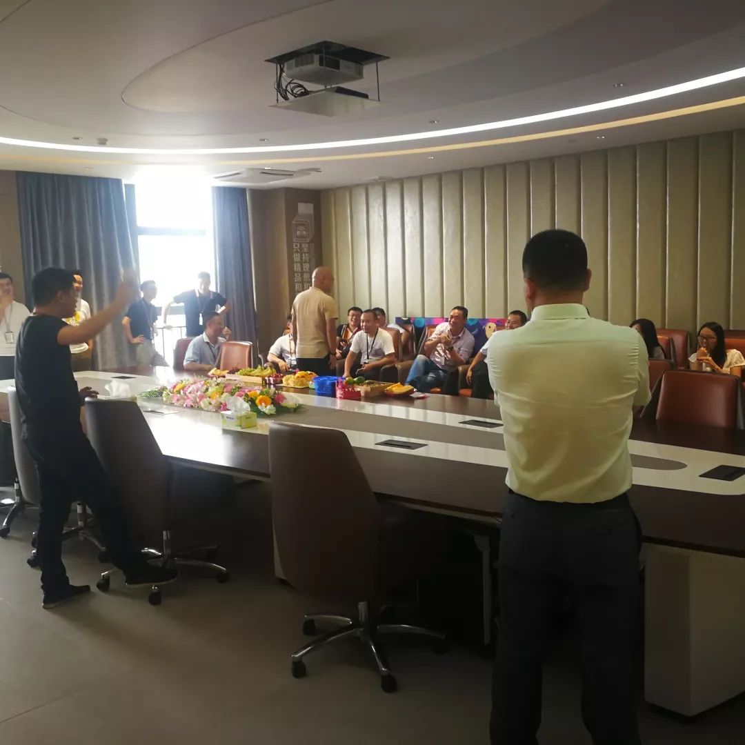 8月生日會—你是奮斗時光里,最美的贊歌(圖10) 8月生日會—你是奮斗時光里,最美的贊歌(圖10)