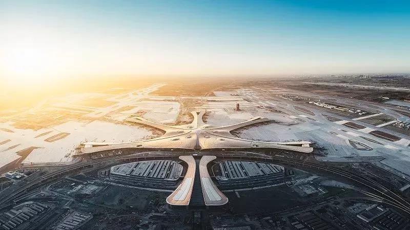 鳳凰翱翔千年,降臨東方中心