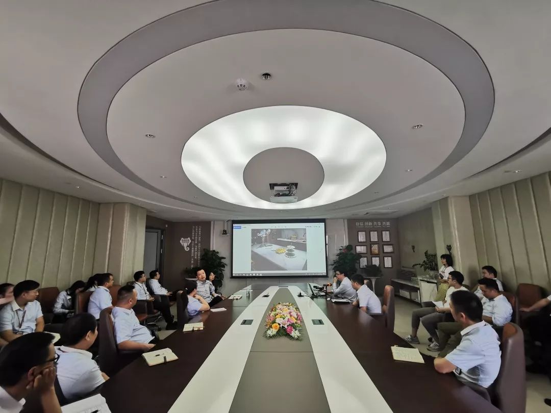 用知識鍛造復合型人才矩陣 —《大巖板·大空間