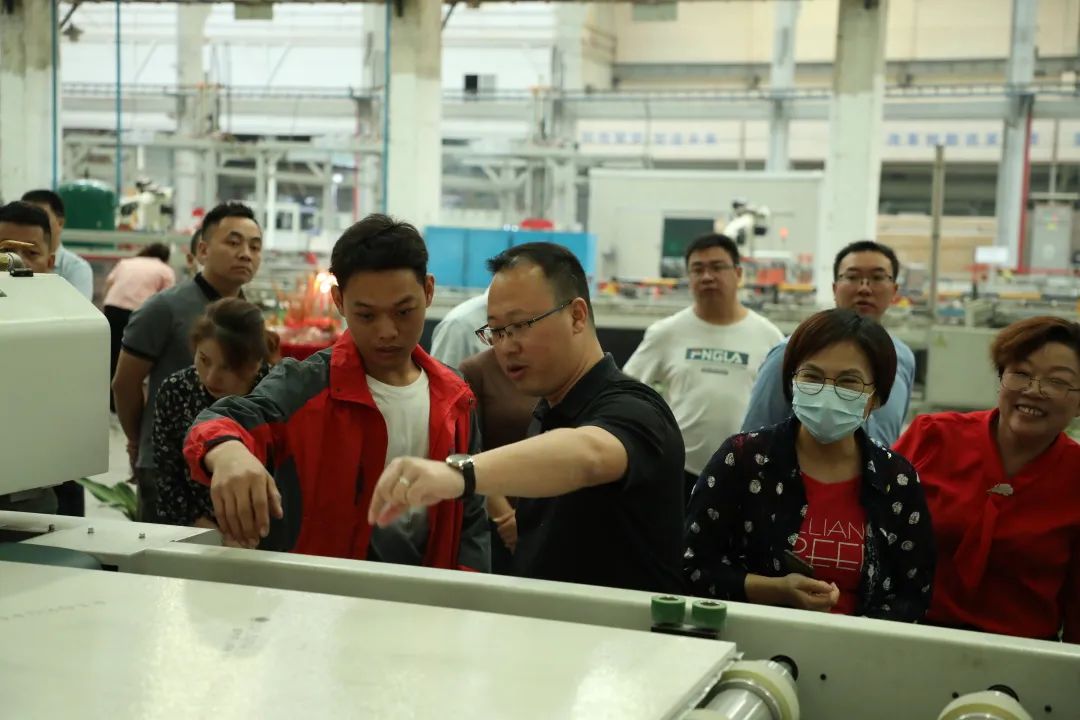 智造再升級(jí) | 德利豐巖板超強(qiáng)復(fù)合材料裝備線剪彩儀式隆重舉行(圖7) 圖片