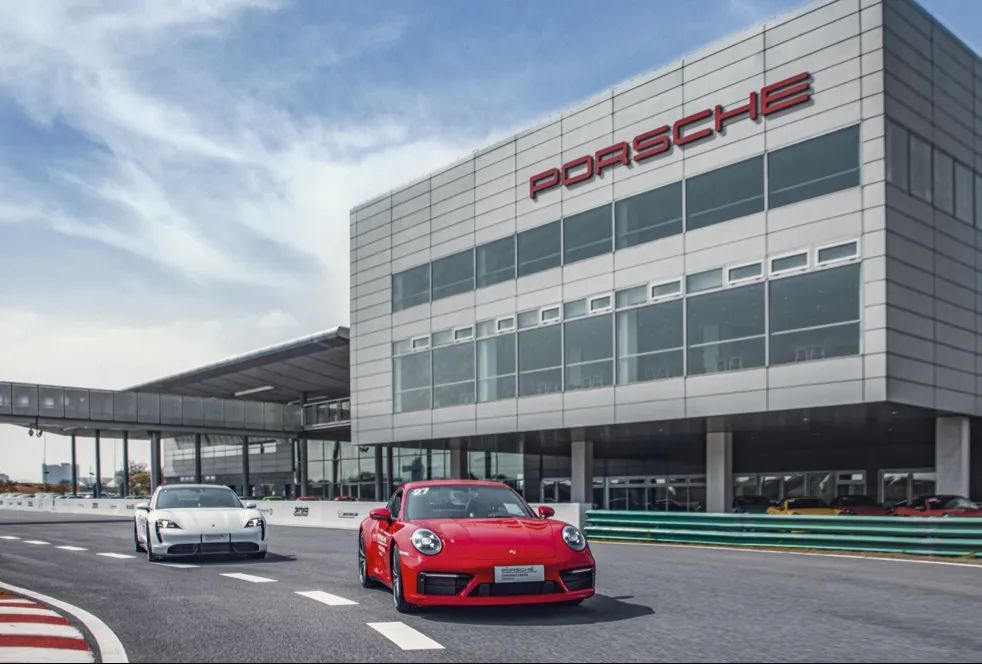 德利豐Ⅹ保時捷設計 | 高奢聯名款新品即將全球亮相(圖5) 德利豐Ⅹ保時捷設計 | 高奢聯名款新品即將全球亮相(圖5)