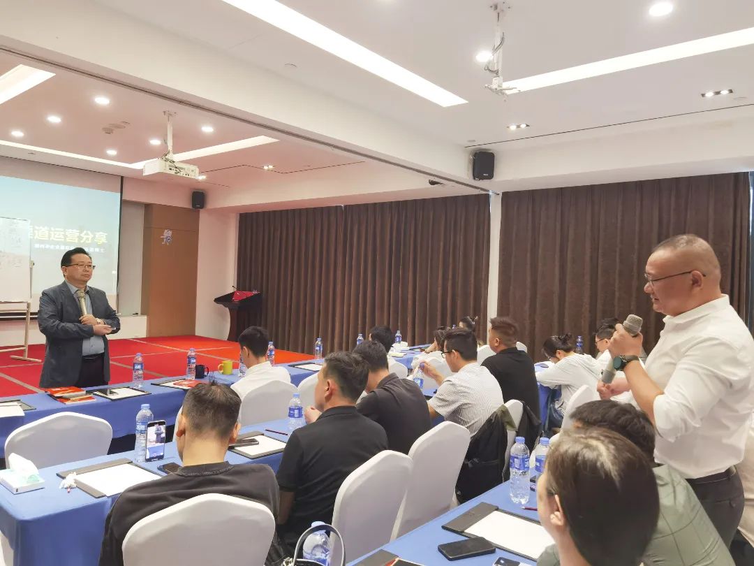 巖領大勢,榮耀同行 | 2024德利豐經銷商財富交流會·長沙站圓滿舉行(圖8) 巖領大勢,榮耀同行 | 2024德利豐經銷商財富交流會·長沙站圓滿舉行(圖8)