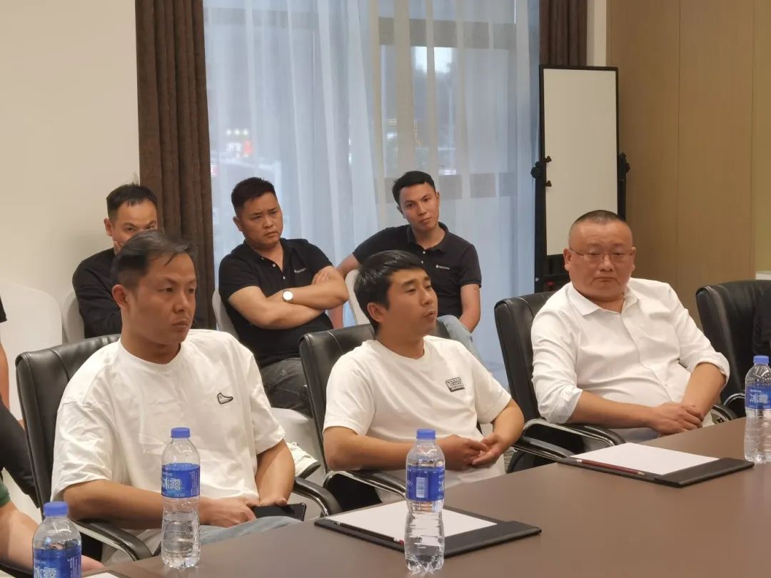 巖領大勢,榮耀同行 | 2024德利豐經銷商財富交流會·長沙站圓滿舉行(圖14) 巖領大勢,榮耀同行 | 2024德利豐經銷商財富交流會·長沙站圓滿舉行(圖14)